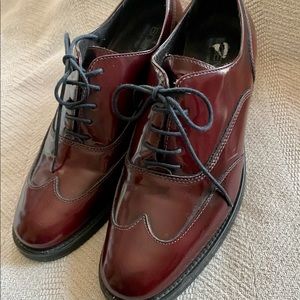Boemas red patent lthr wingtip heel oxford 39 8.5